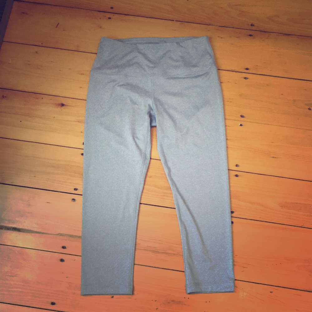Gray crop leggings